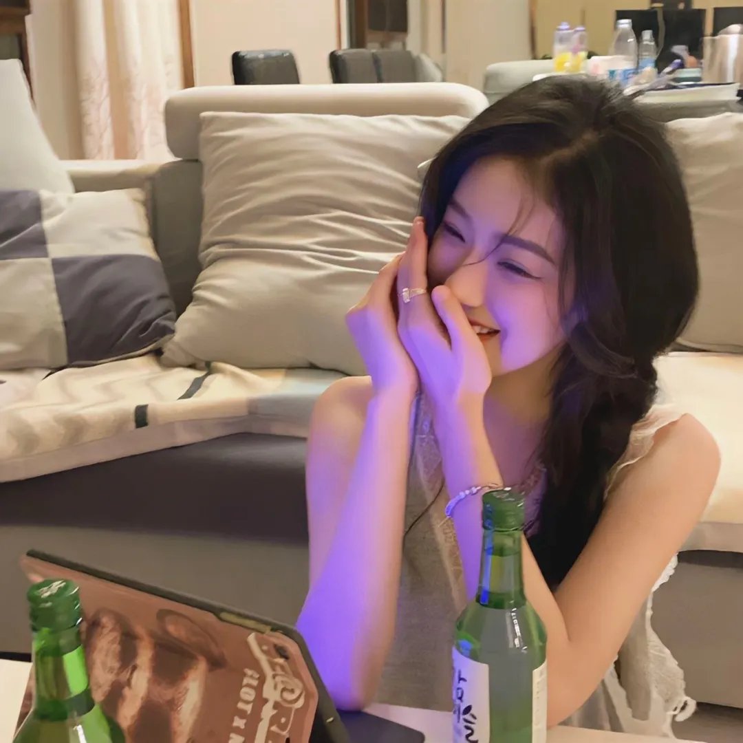 独家爆料：制片人深夜酒吧买醉，同行集体沉默，一夜之间